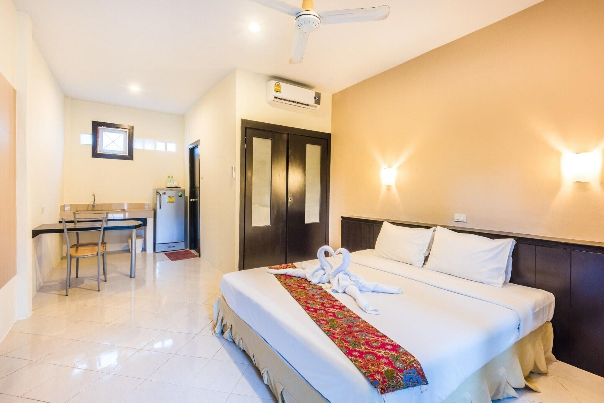 The Natural Resort Patong Экстерьер фото